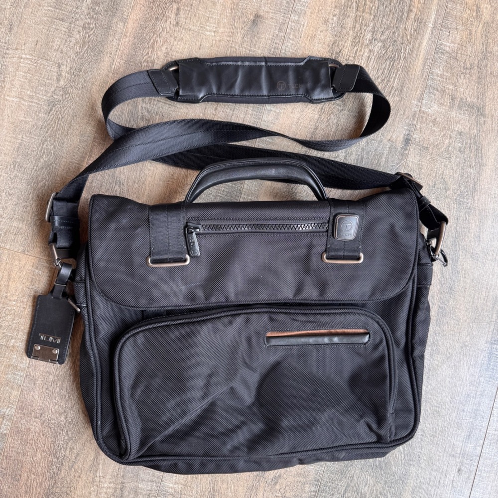 T-Tech by Tumi Black Ballistic Nylon Messenger Bag Laptop Briefcase 56117D